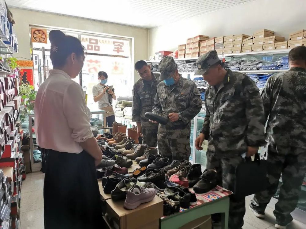 金塔縣軍地聯(lián)合開(kāi)展“守護(hù)戎裝”專(zhuān)項(xiàng)行動(dòng) 規(guī)范日用品銷(xiāo)售市場(chǎng)秩序